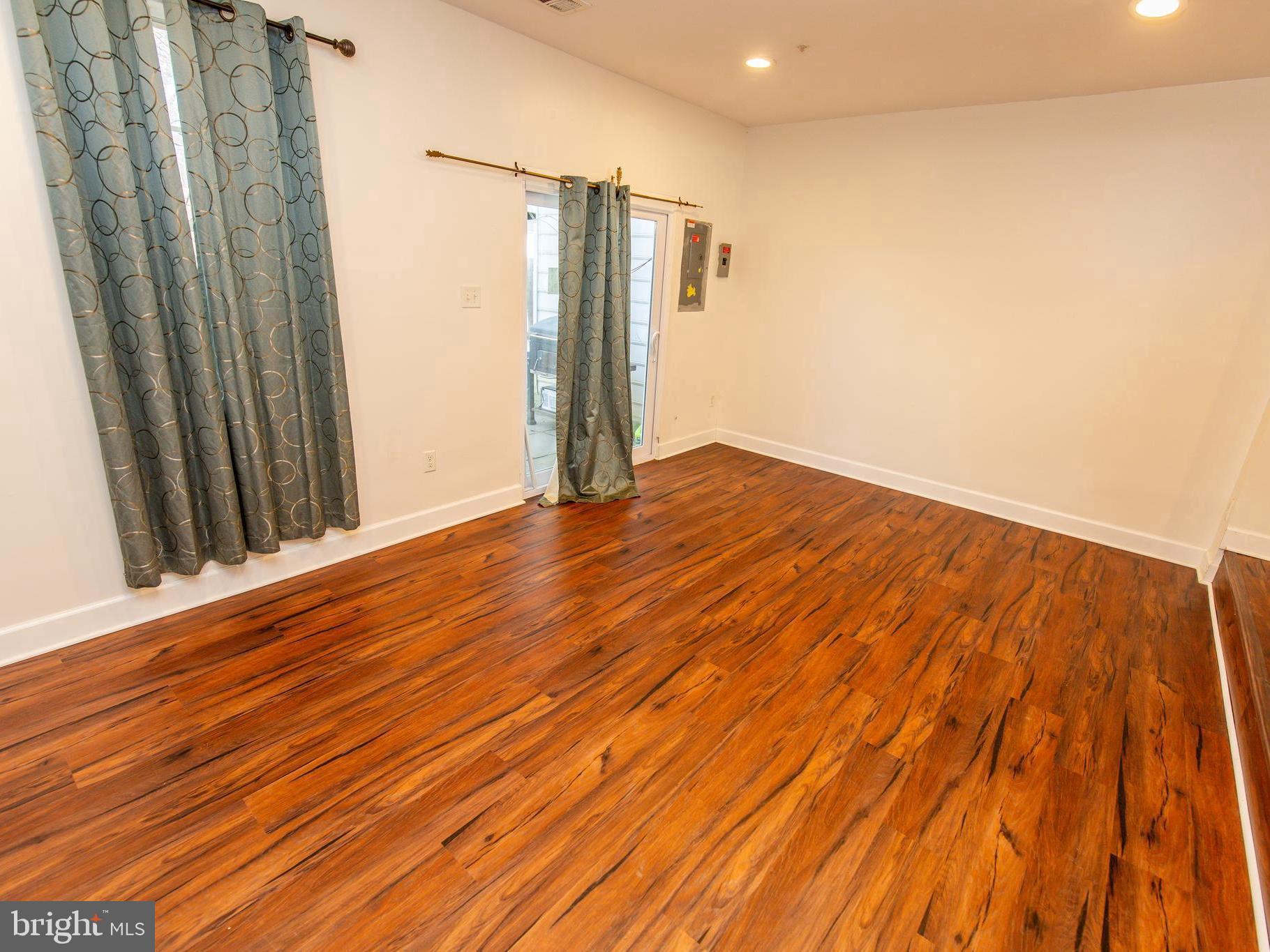 LONDON WOODS - Residential