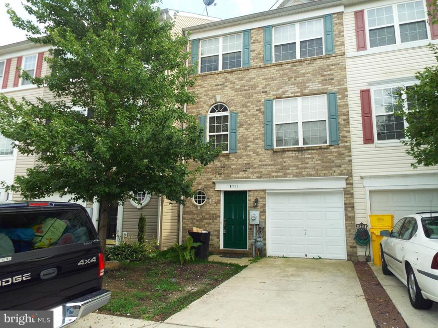 Wonderful three level townhome in Applegate North with attached garage. Great layout with large rooms.  Breakfast bar. Master BR with large full bath,soaking tub with jets and separate shower.  Plenty of storage. Fenced yard. Close to shopping/beltways.  Call 1st lister for appts.. App fee 35 single/50 couple  Liab insurance required.  Beautiful