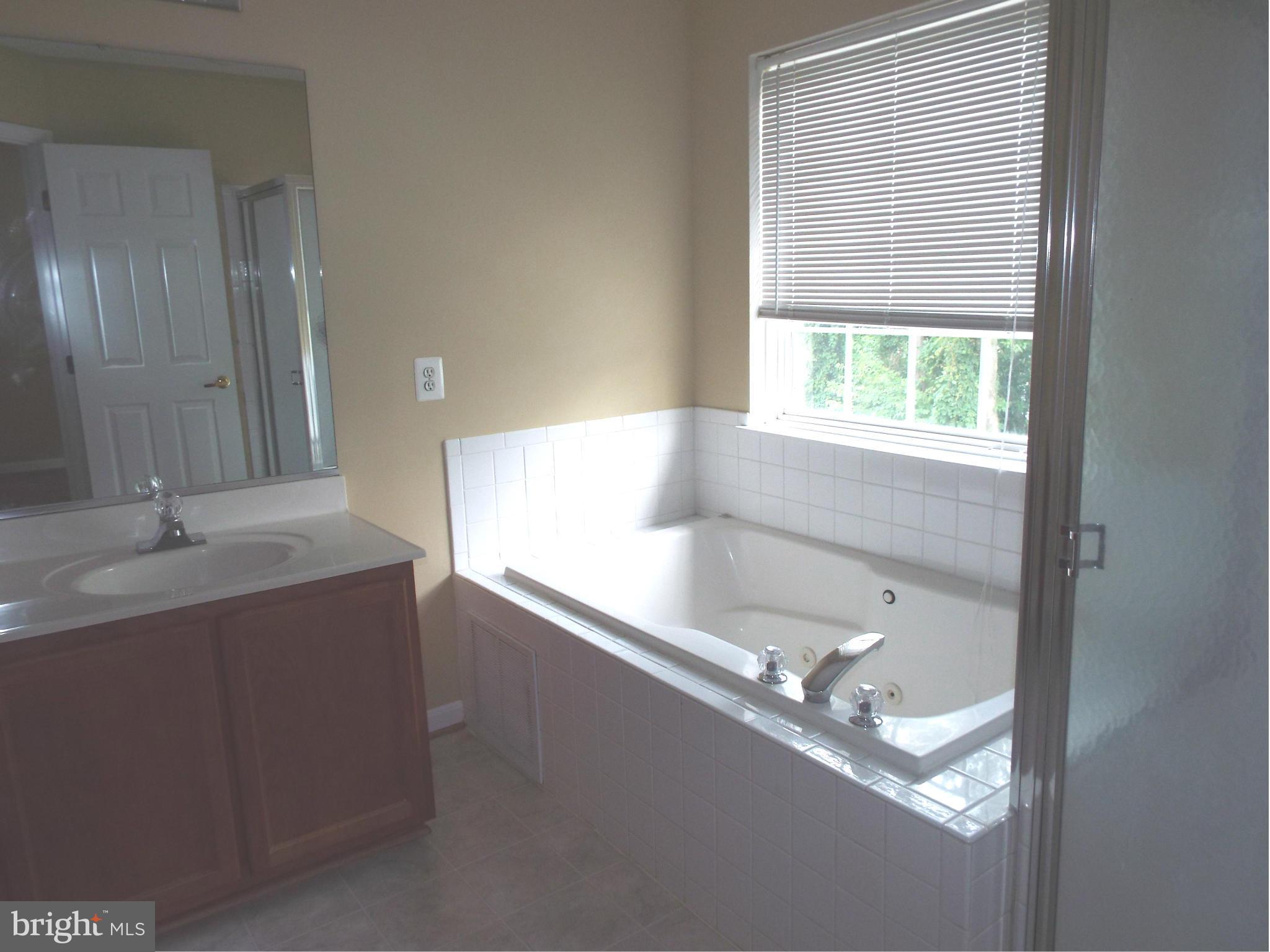 APPLEGATE NORTH - Residential Lease