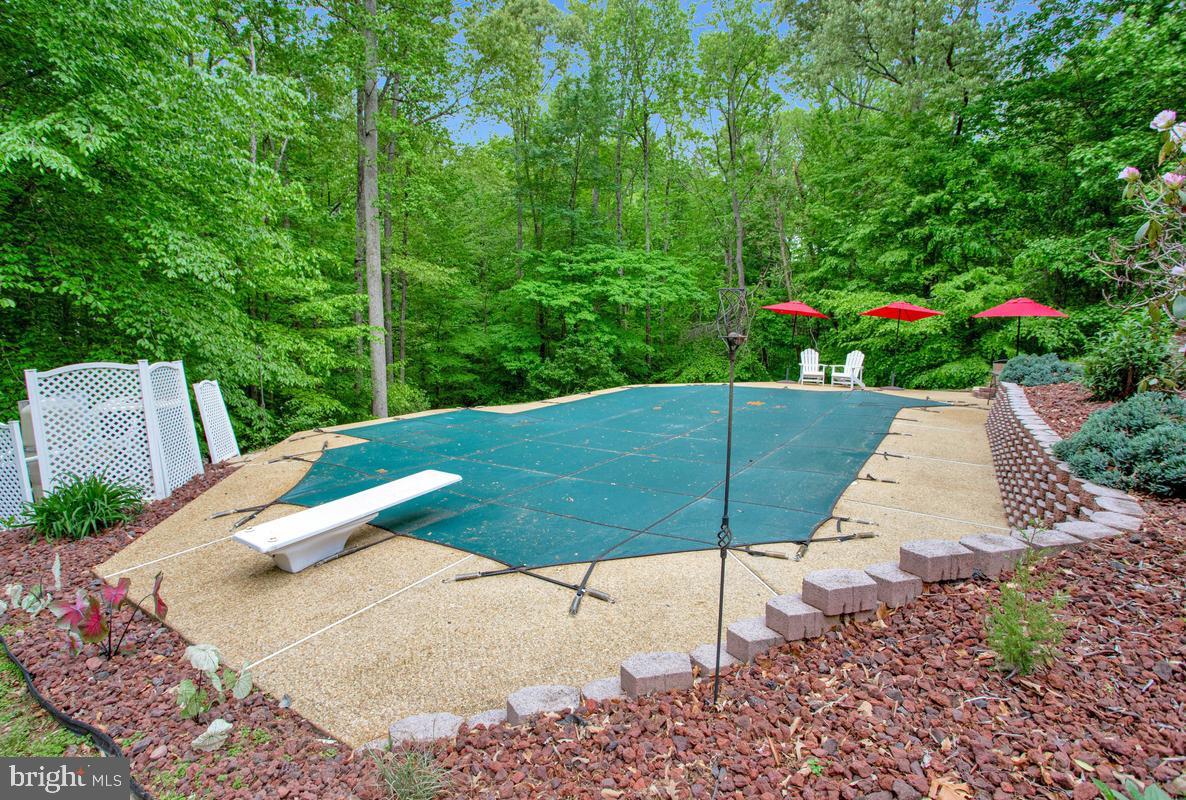 ISLAND CREEK WOODS - Residential