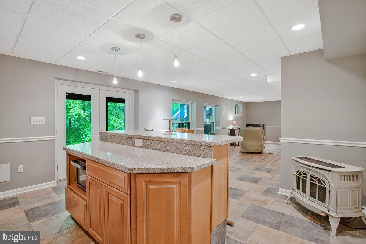 ISLAND CREEK WOODS - Residential