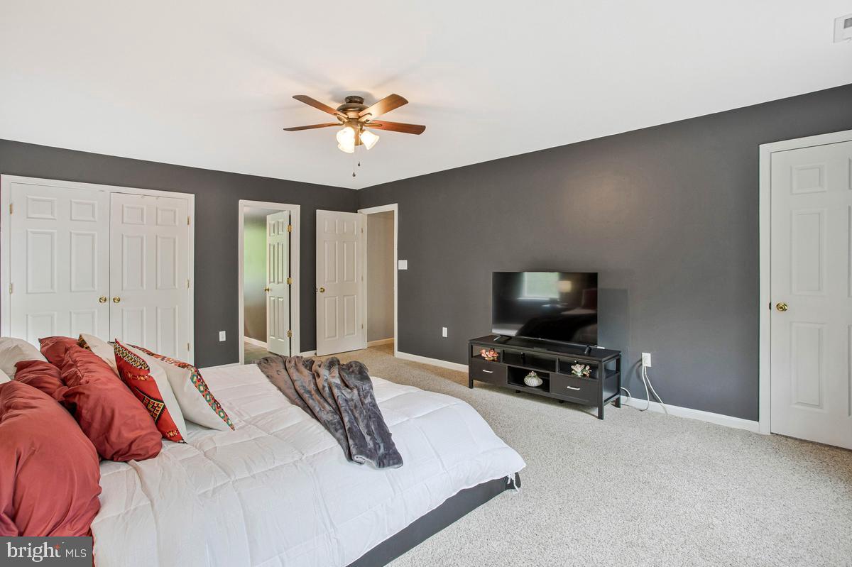 ISLAND CREEK WOODS - Residential