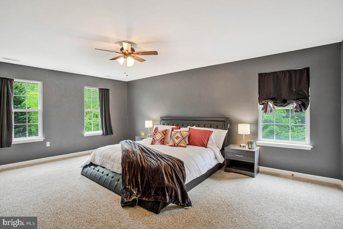 ISLAND CREEK WOODS - Residential