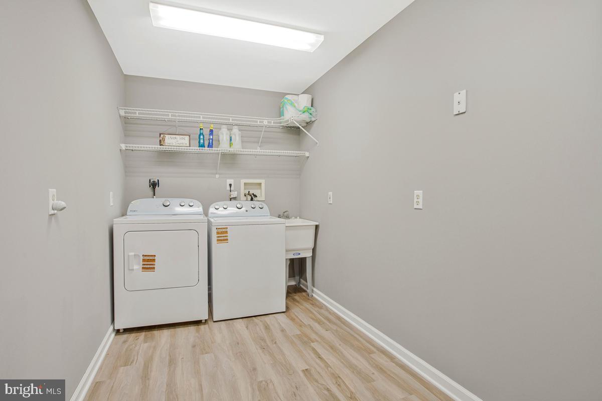 ISLAND CREEK WOODS - Residential