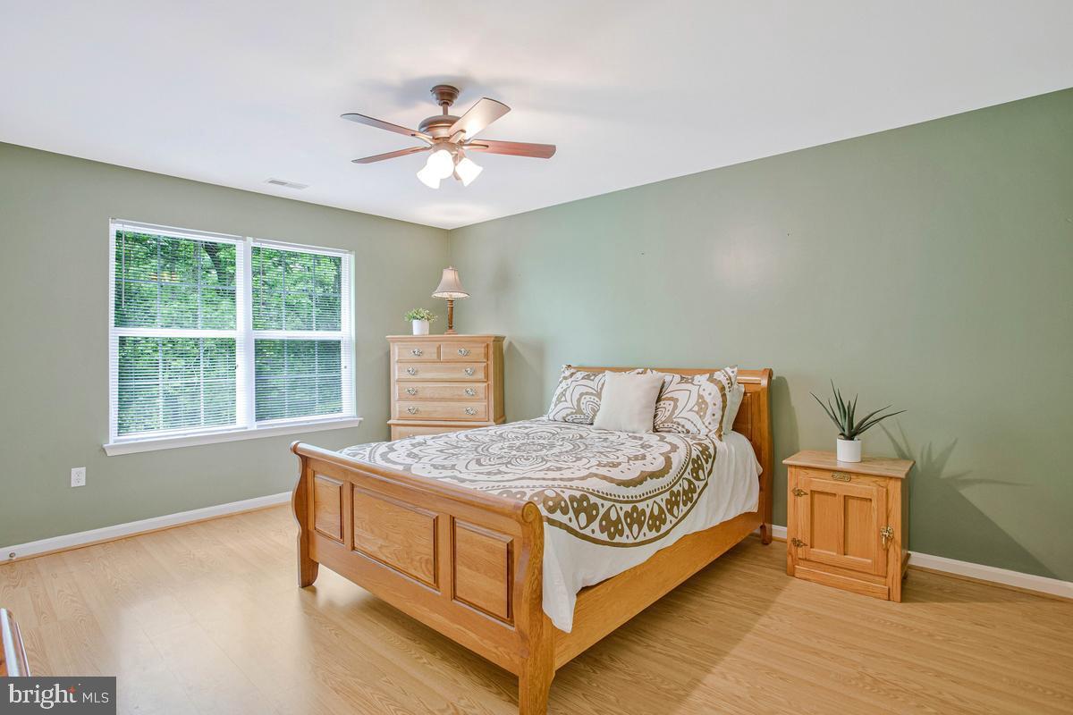 ISLAND CREEK WOODS - Residential