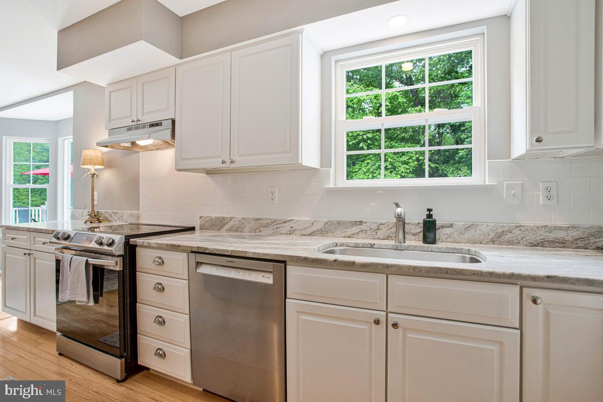 ISLAND CREEK WOODS - Residential