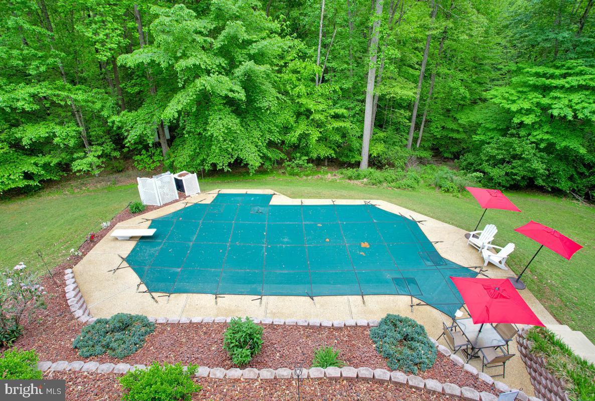 ISLAND CREEK WOODS - Residential