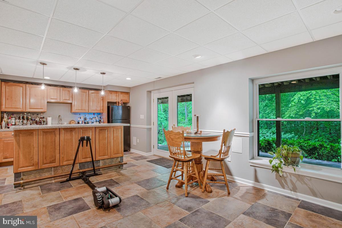 ISLAND CREEK WOODS - Residential