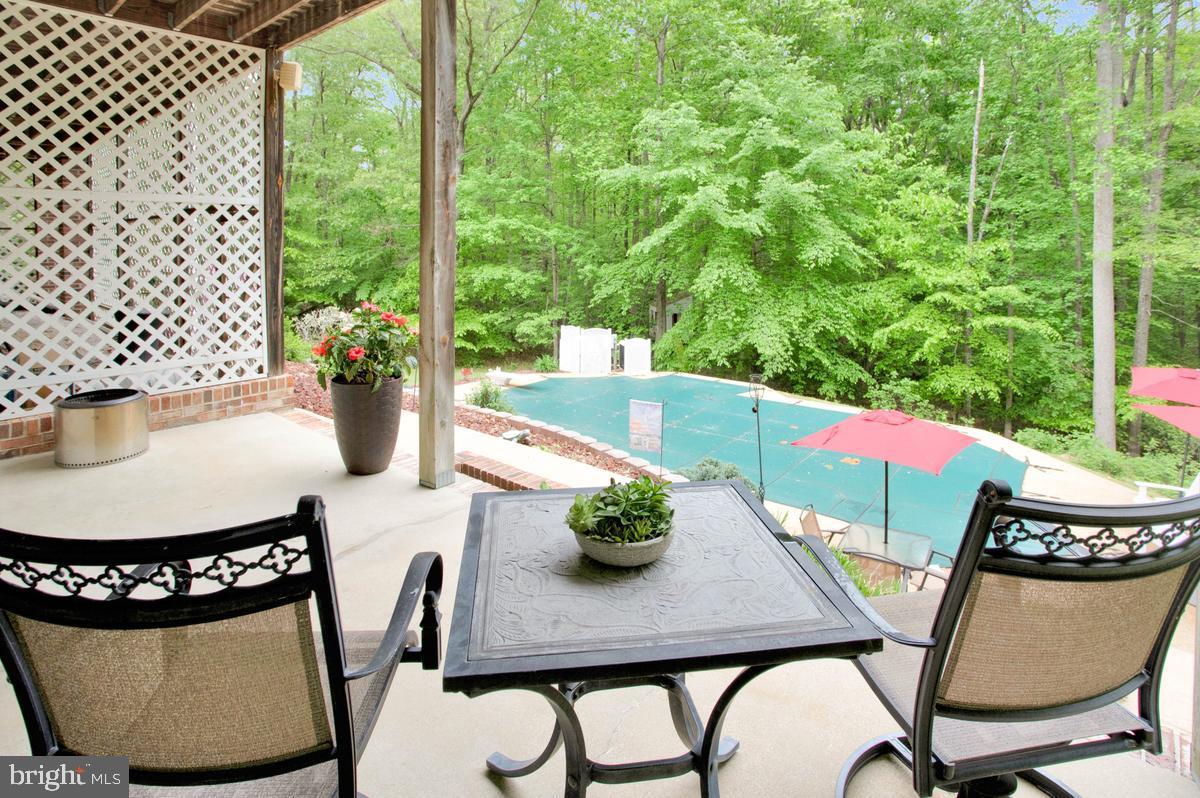 ISLAND CREEK WOODS - Residential