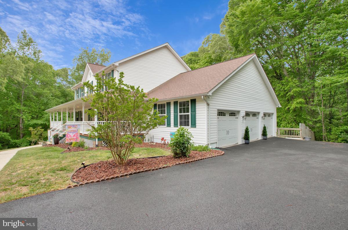 ISLAND CREEK WOODS - Residential