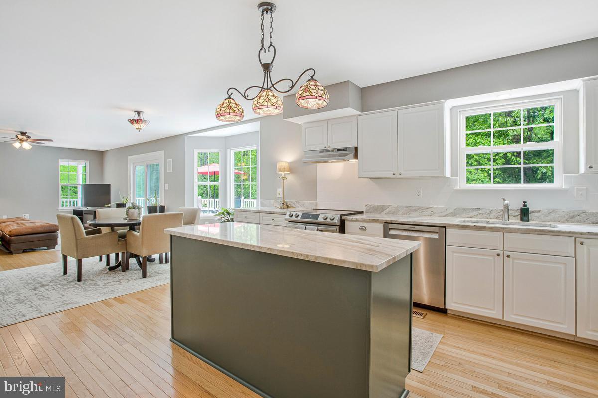 ISLAND CREEK WOODS - Residential