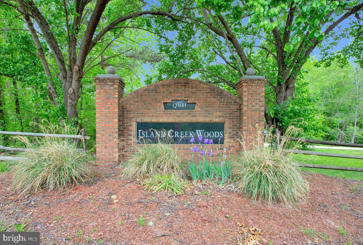 ISLAND CREEK WOODS - Residential