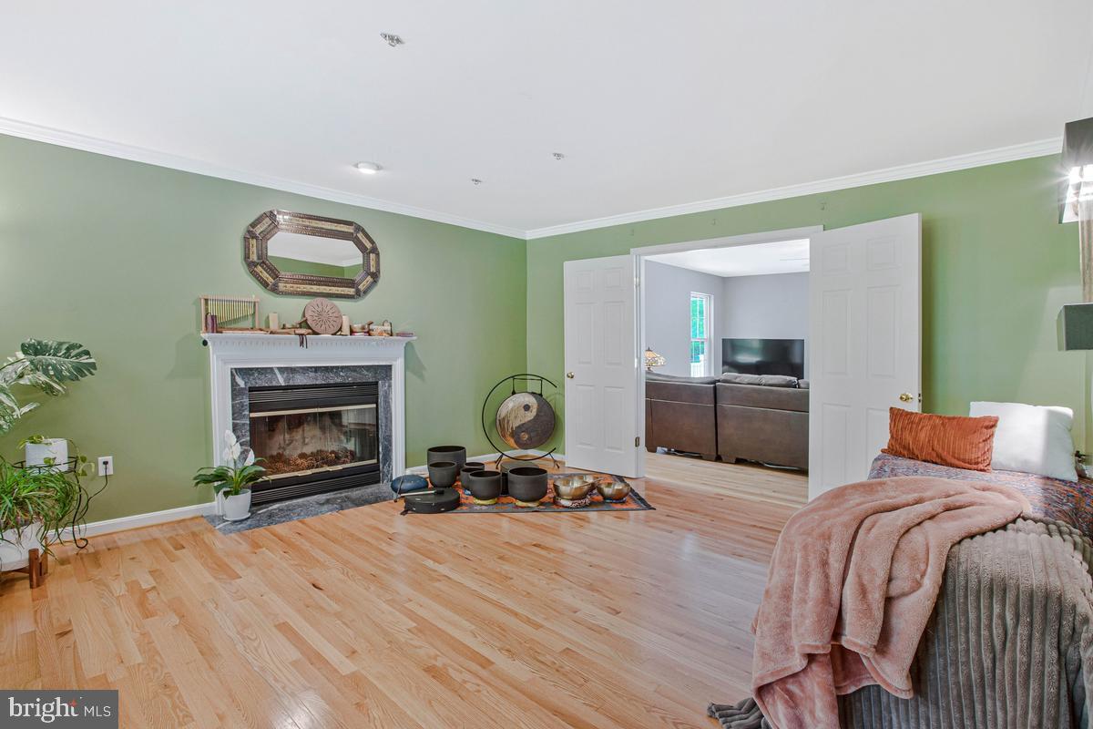ISLAND CREEK WOODS - Residential