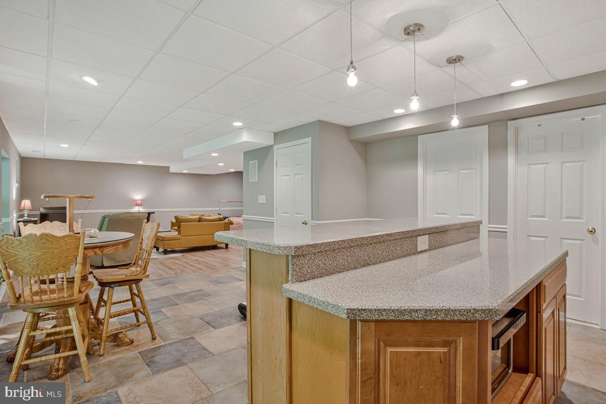 ISLAND CREEK WOODS - Residential