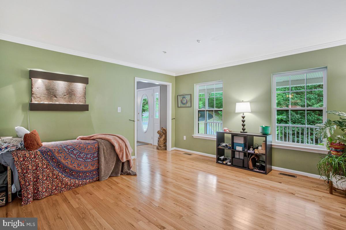 ISLAND CREEK WOODS - Residential