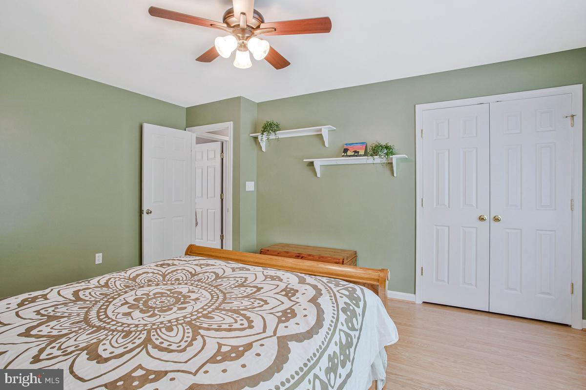 ISLAND CREEK WOODS - Residential