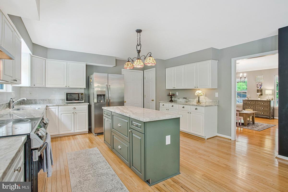 ISLAND CREEK WOODS - Residential