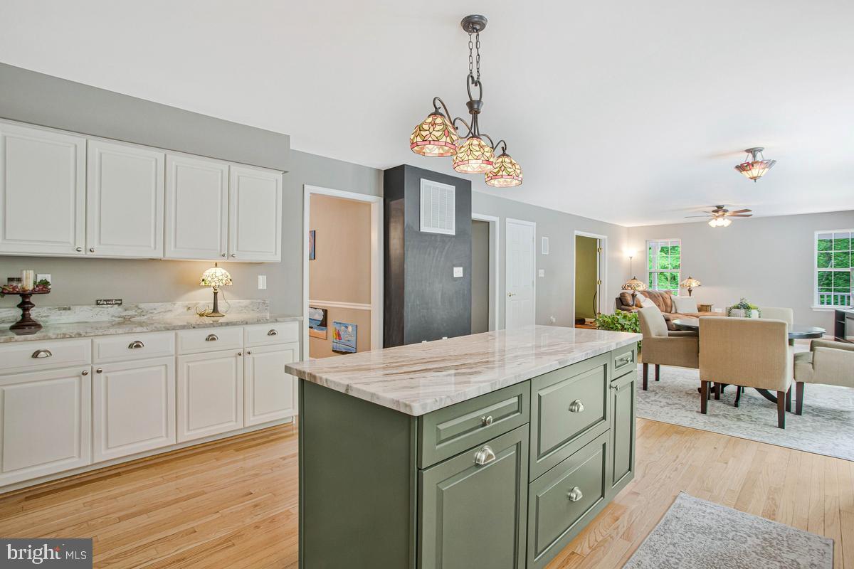 ISLAND CREEK WOODS - Residential