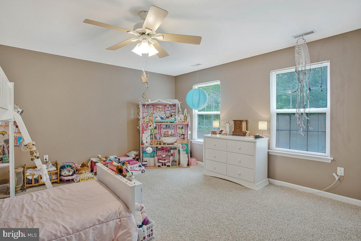 ISLAND CREEK WOODS - Residential