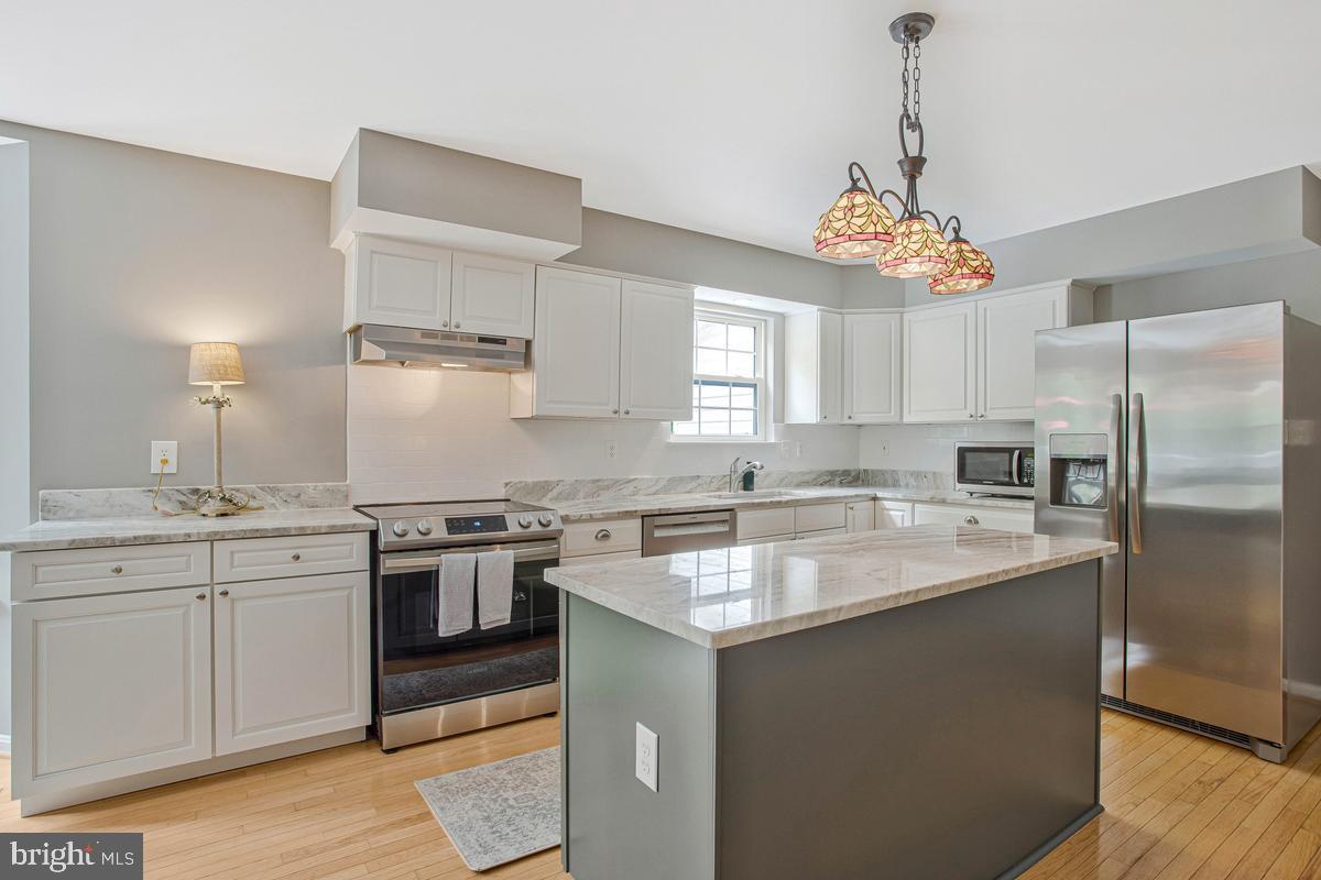 ISLAND CREEK WOODS - Residential