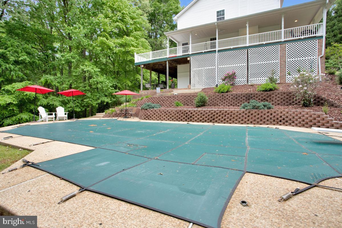 ISLAND CREEK WOODS - Residential