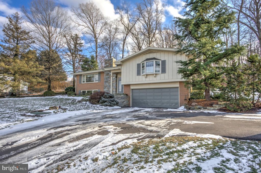 Photo of 140 Edgewood Drive, NEW HOLLAND, PA 17557 (MLS # PALA2063140)