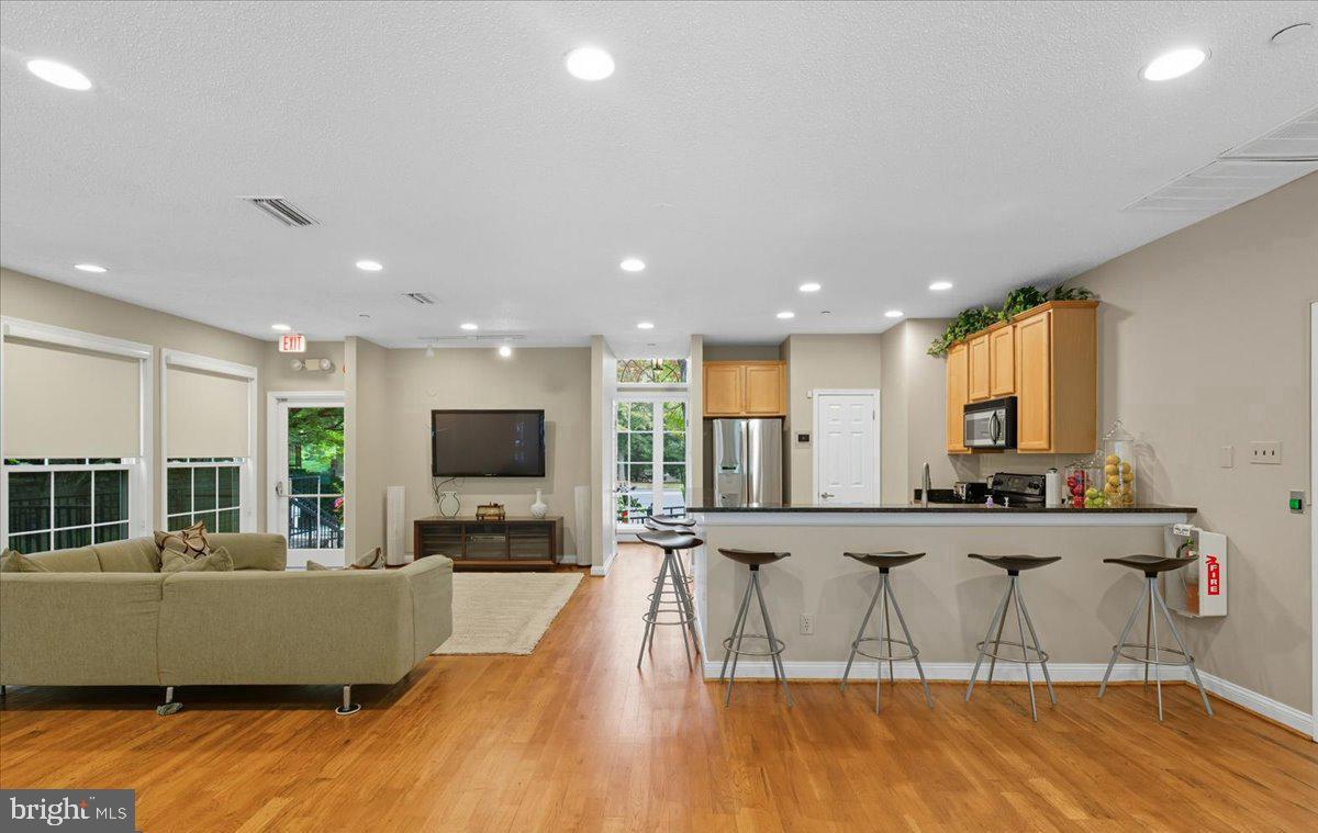 FOUNTAINS AT MCLEAN - Residential Lease