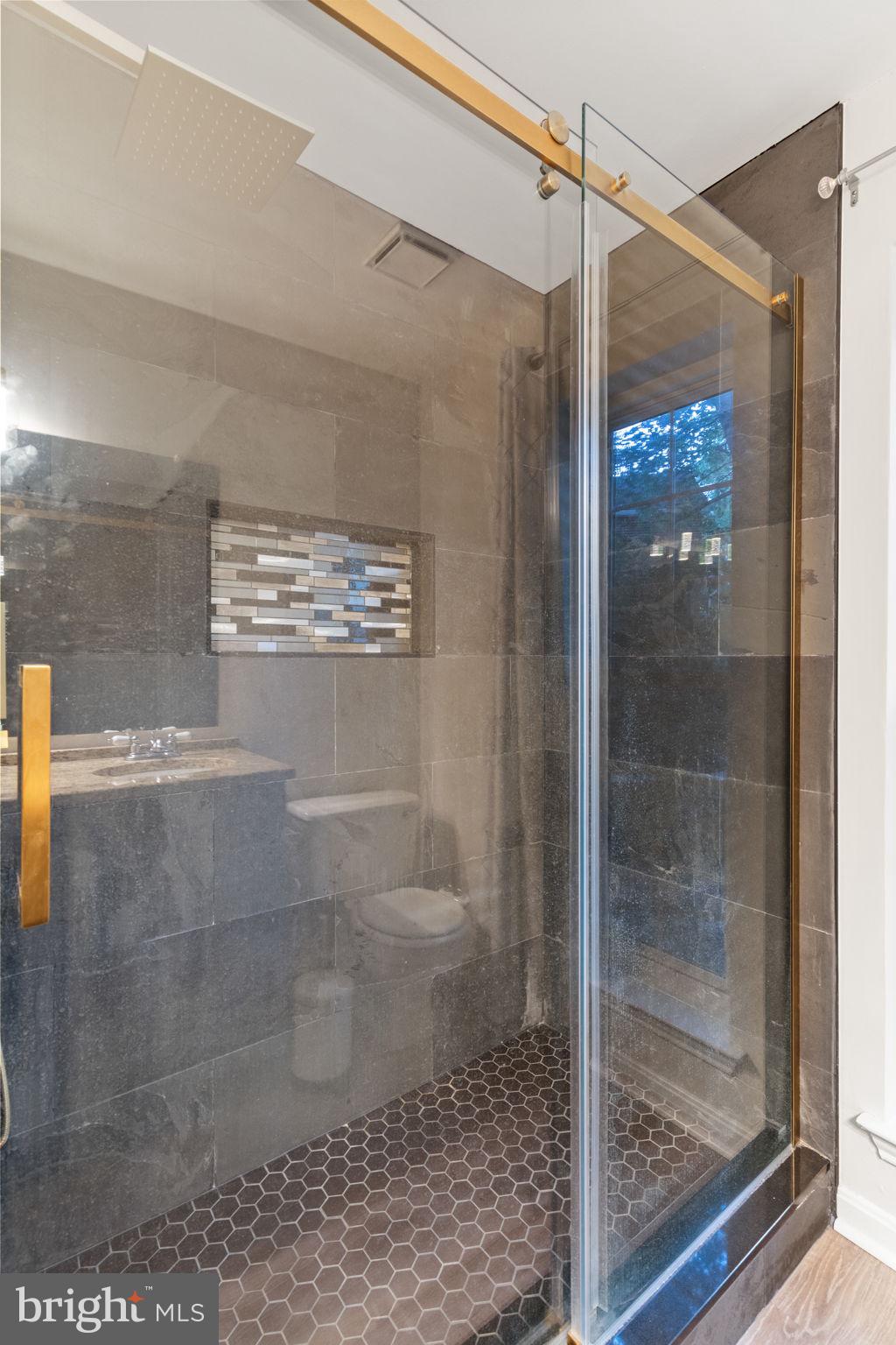 FOUNTAINS AT MCLEAN - Residential Lease