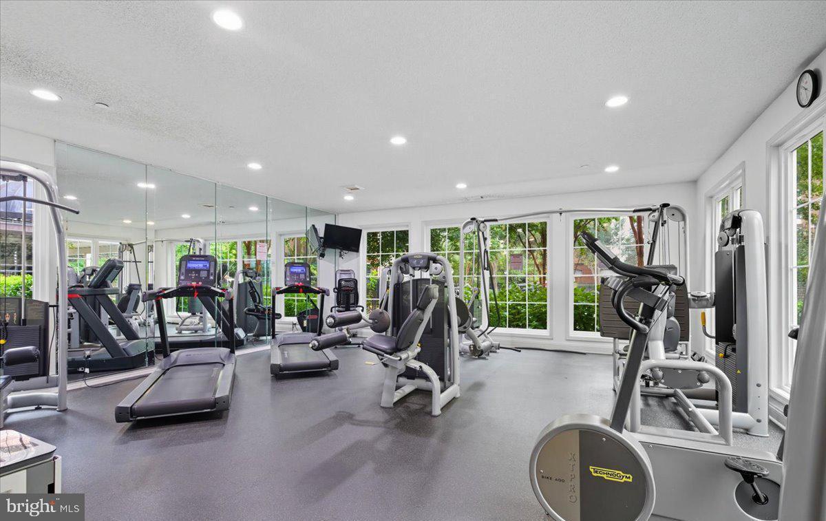 FOUNTAINS AT MCLEAN - Residential Lease