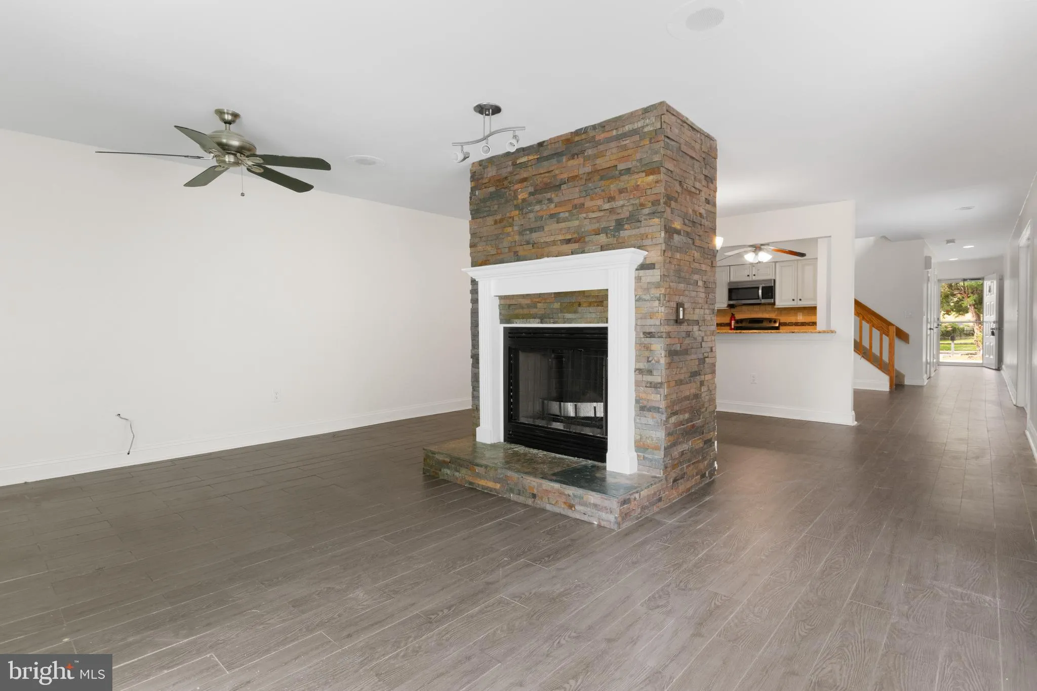 Long Branch, New Jersey 07740, United States, 2 Bedrooms Bedrooms, ,3 BathroomsBathrooms,Residential,Coming Soon,212270