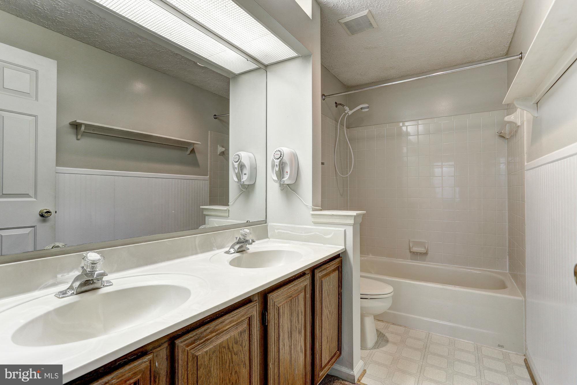 CEDAR ACRES - Residential