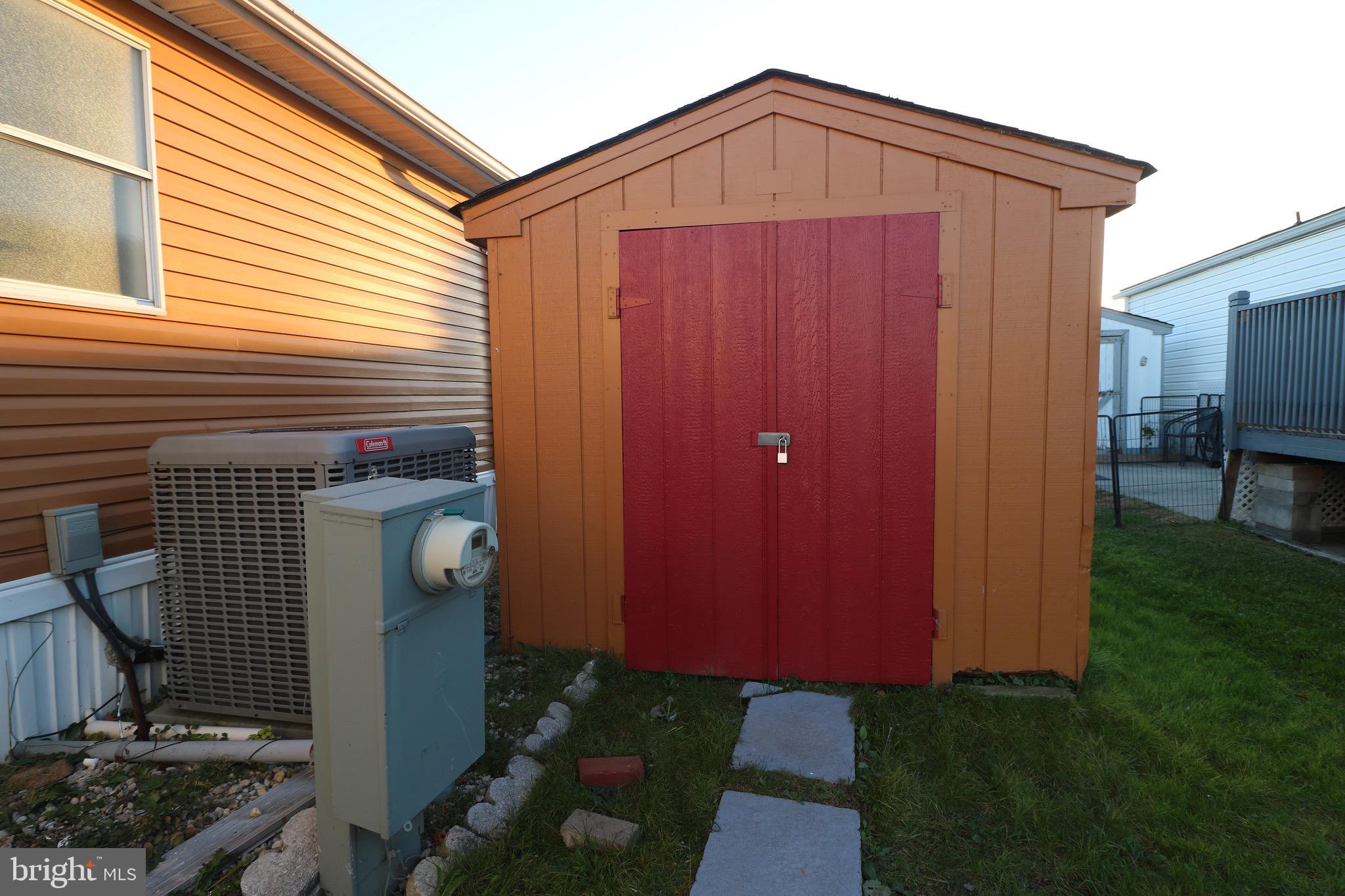 MIDDLE RIVER - Residential