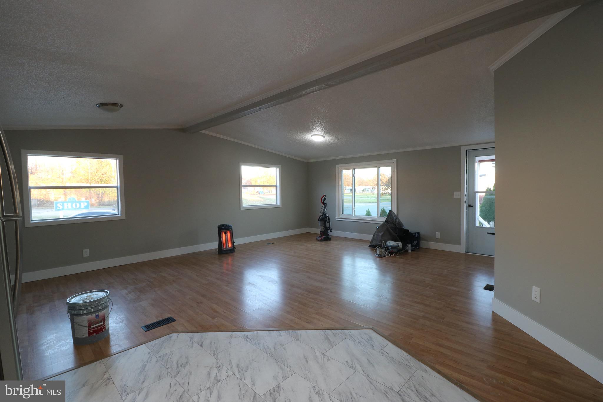 MIDDLE RIVER - Residential