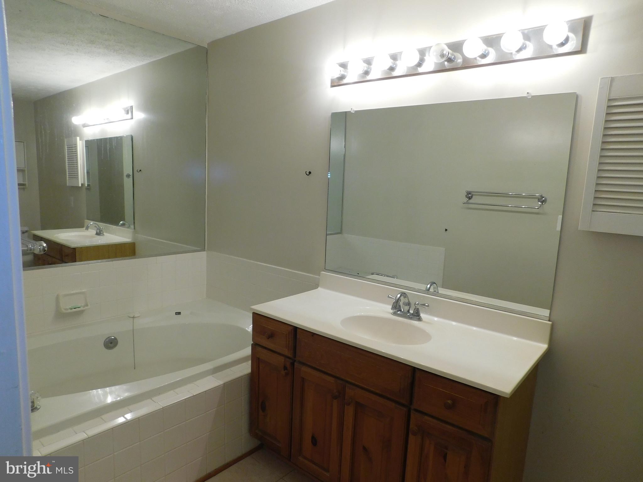 PARK RIDGE - Residential Lease