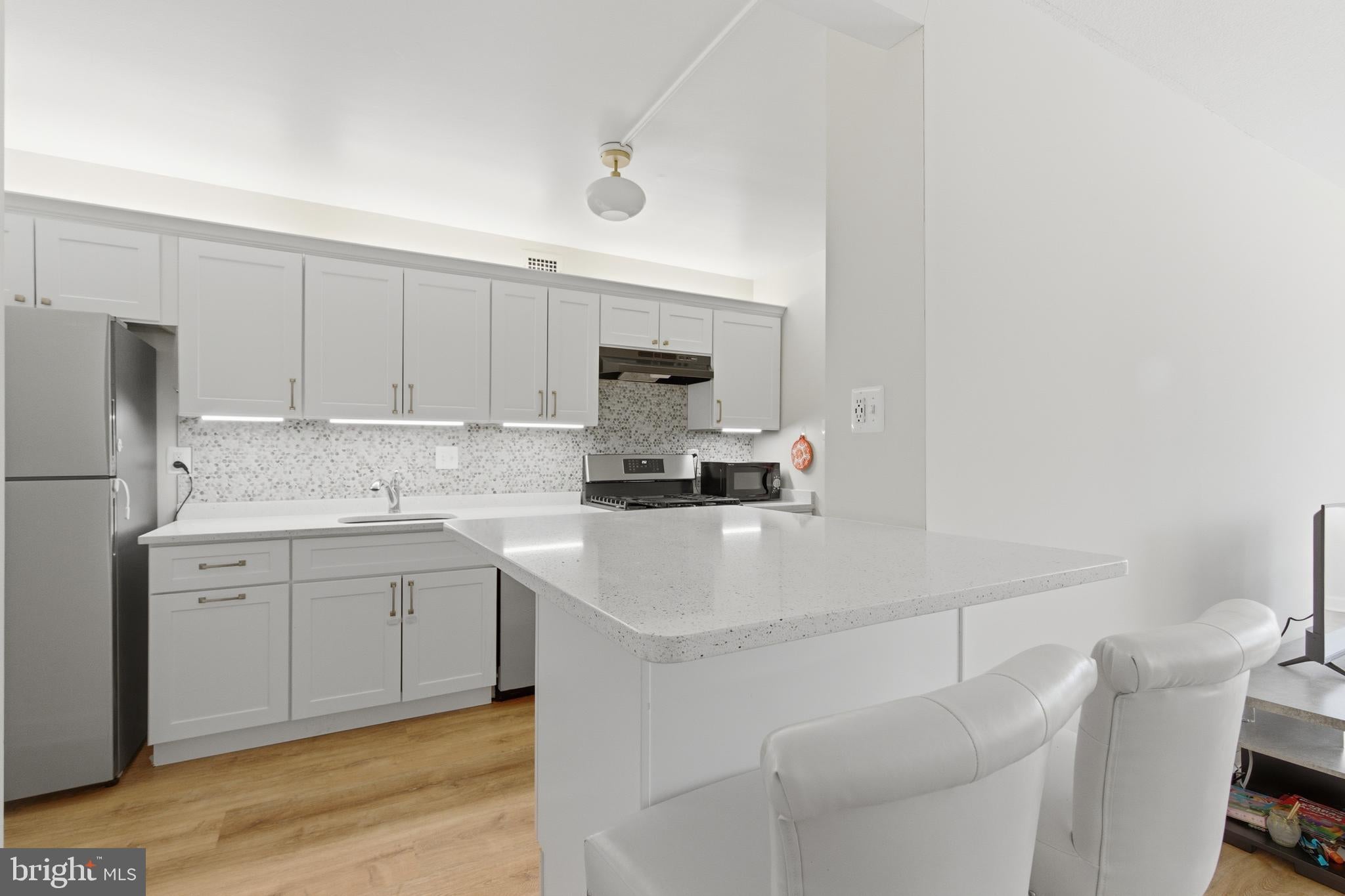 4515 WILLARD AVENUE 606S