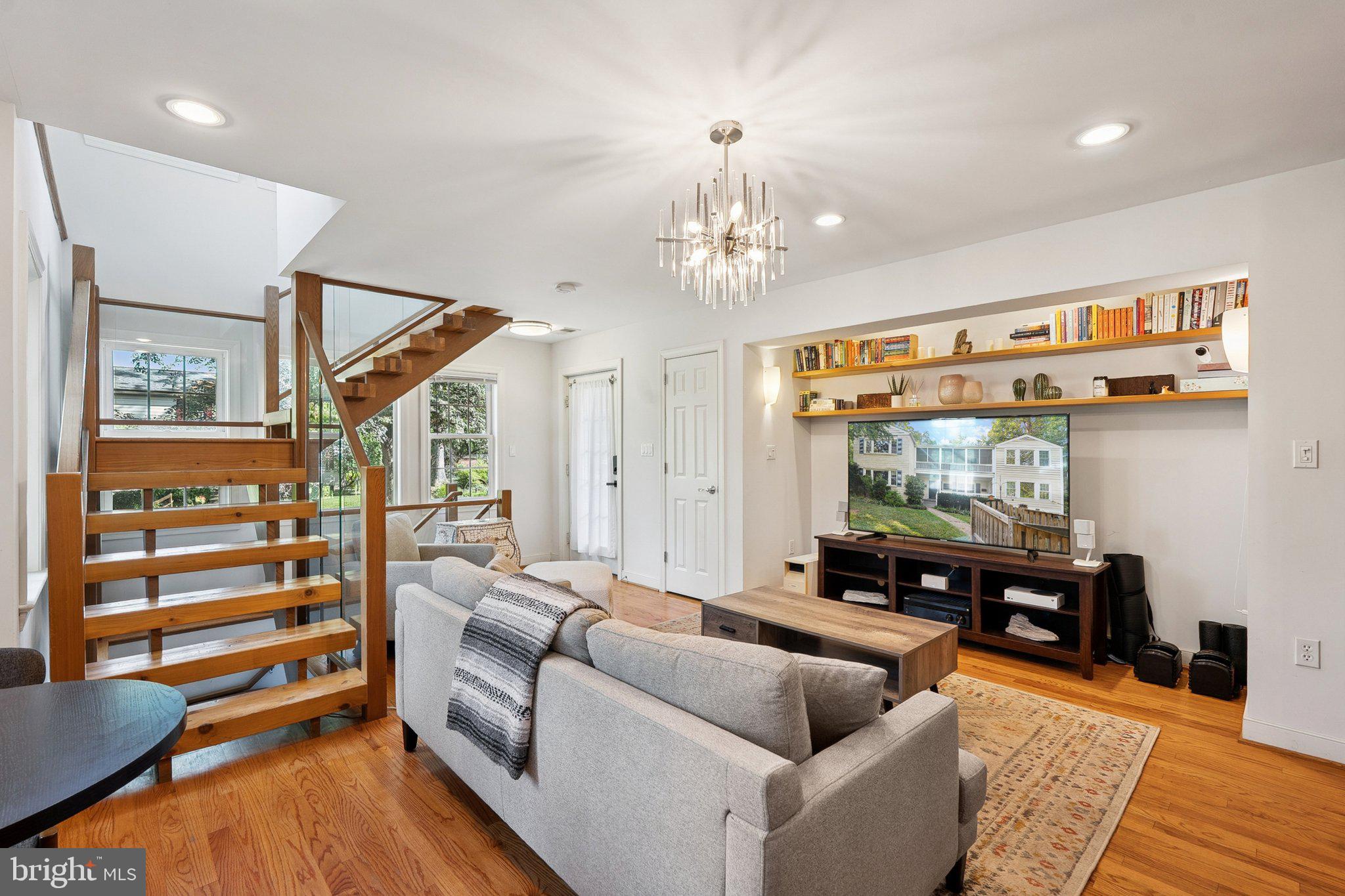 1432 CRESTRIDGE DRIVE