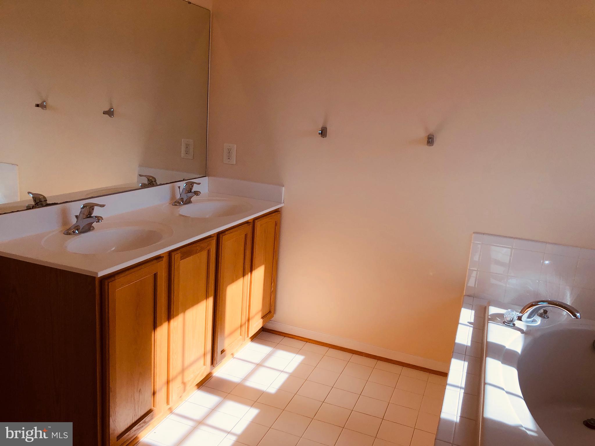 RIVERSIDE STATION - Residential Lease