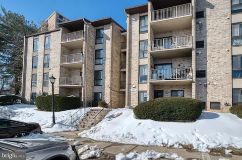 6155 Edsall Road Unit M, Alexandria, VA MLS: VAAX2053672