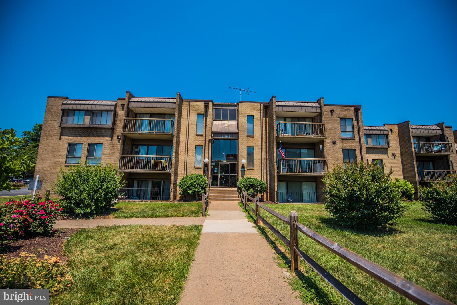 SUMMERTREE CONDO APTS - Residential Lease