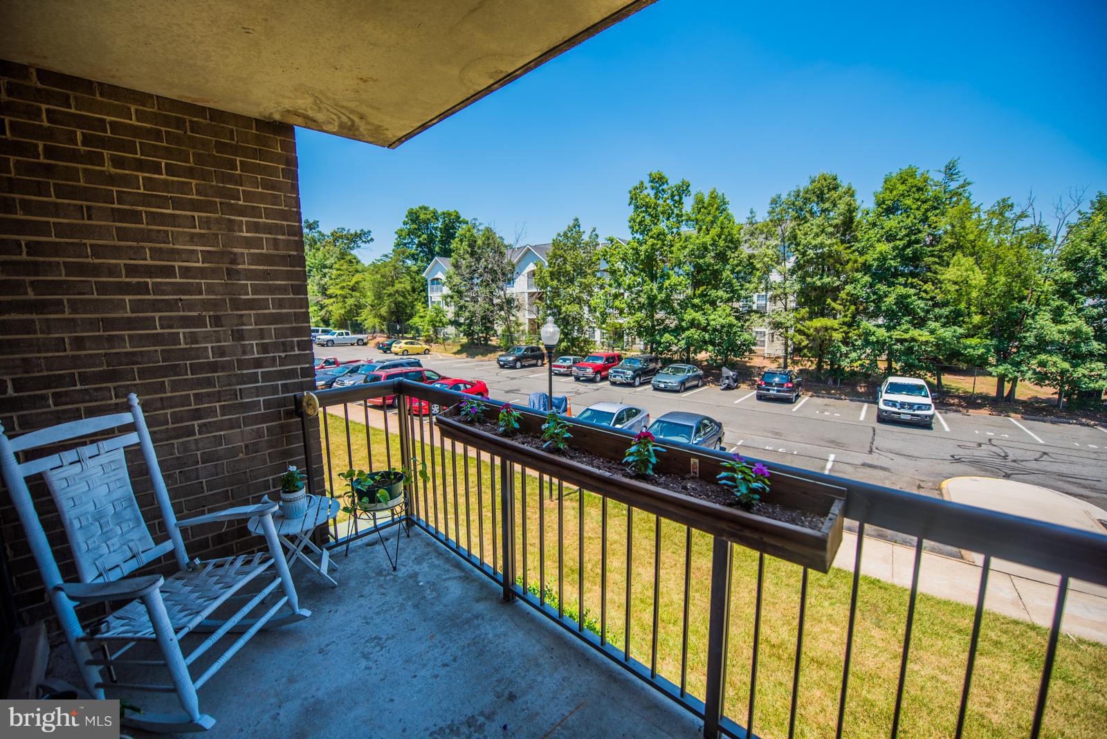 SUMMERTREE CONDO APTS - Residential Lease