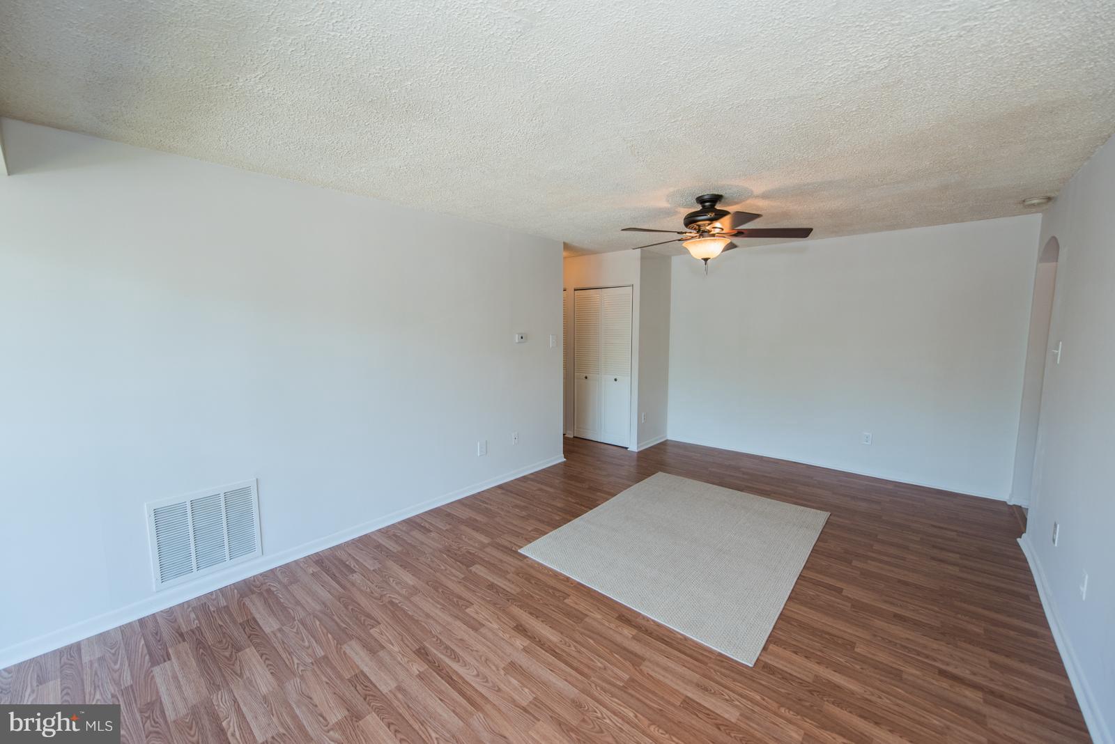 SUMMERTREE CONDO APTS - Residential Lease