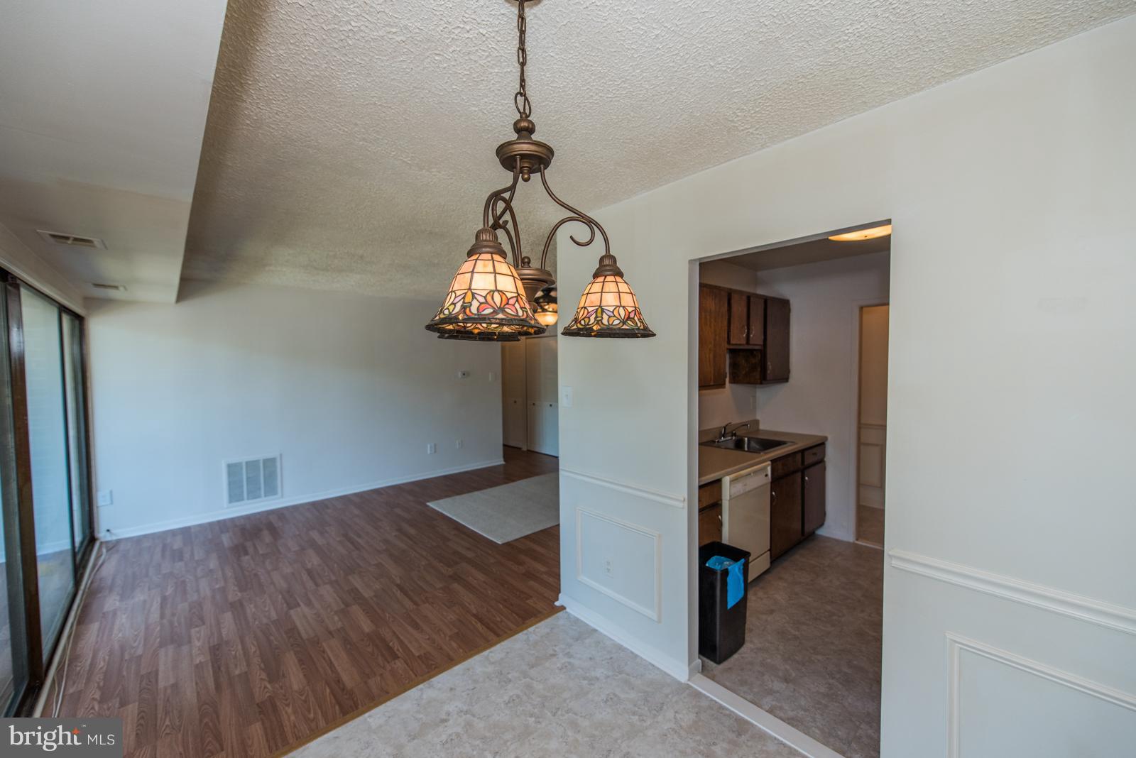 SUMMERTREE CONDO APTS - Residential Lease