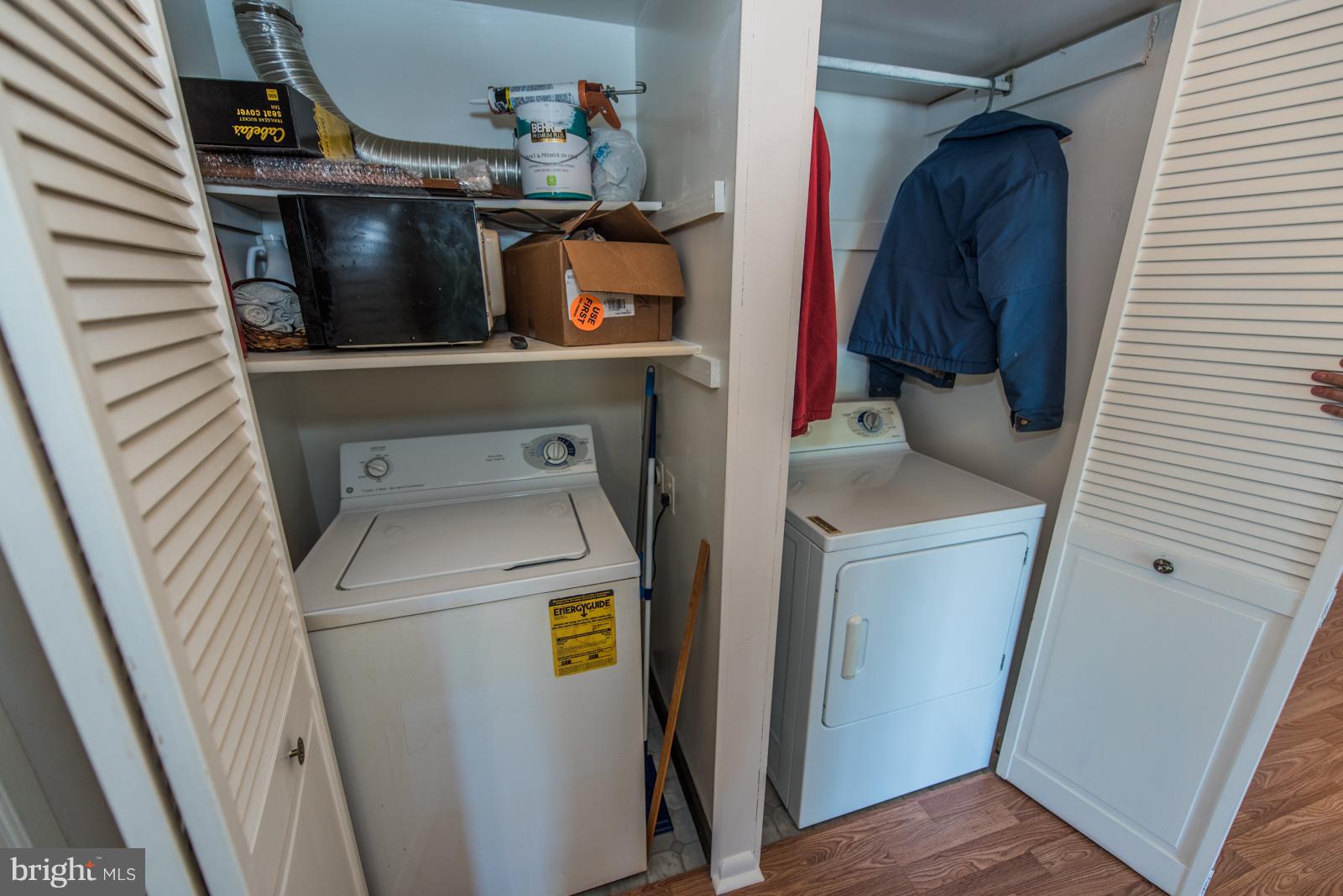 SUMMERTREE CONDO APTS - Residential Lease