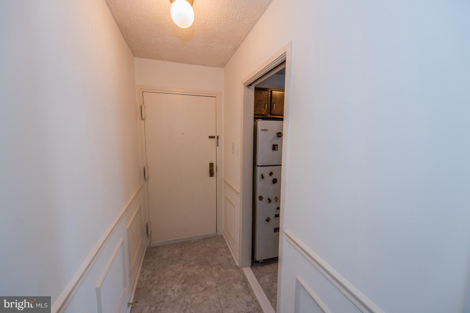 SUMMERTREE CONDO APTS - Residential Lease