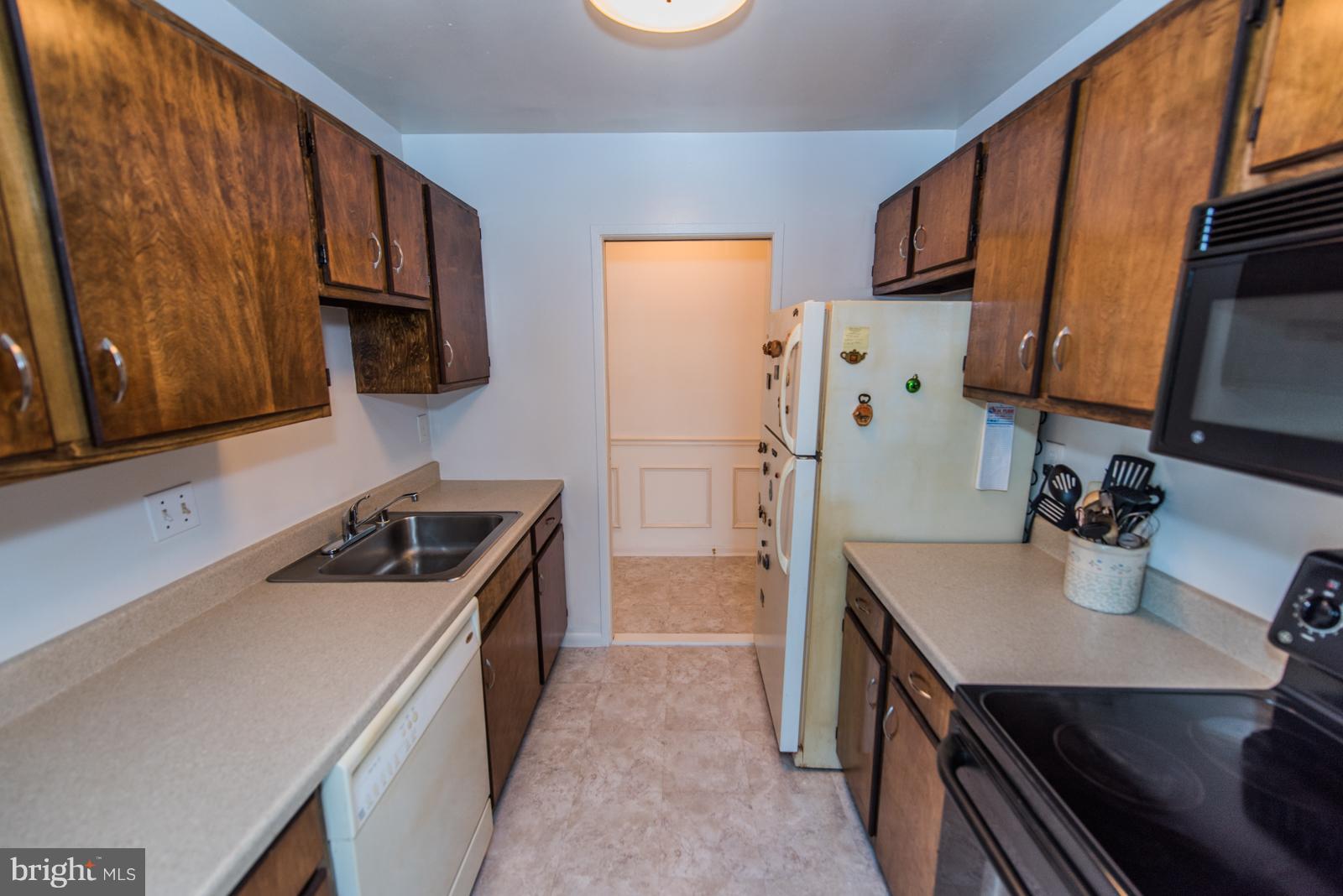 SUMMERTREE CONDO APTS - Residential Lease