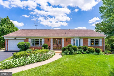 Photo of 1912 Torregrossa Court, MCLEAN, VA 22101 (MLS # VAFX2335326)