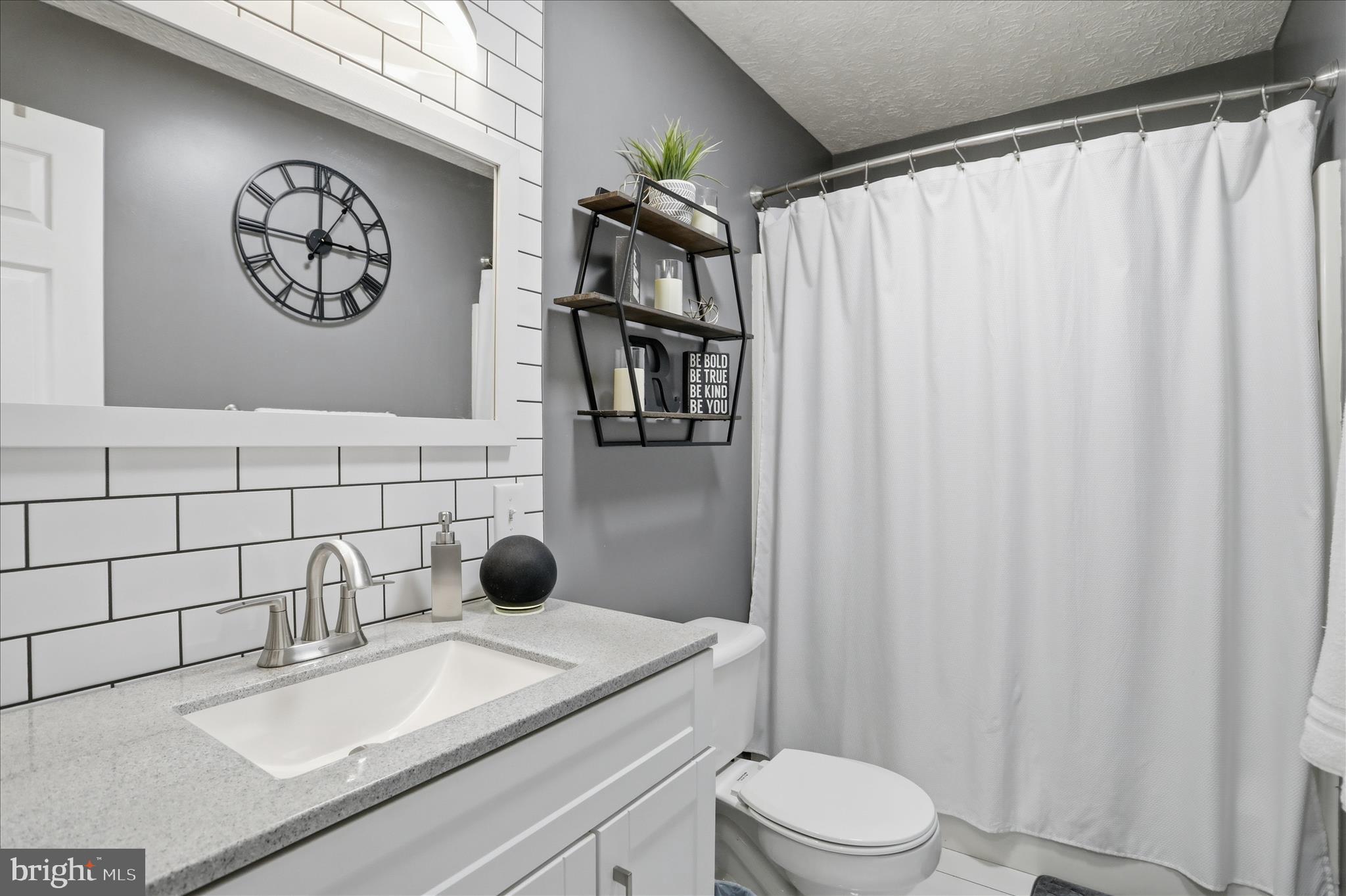 QUAIL VALLEY ESTATES - Residential