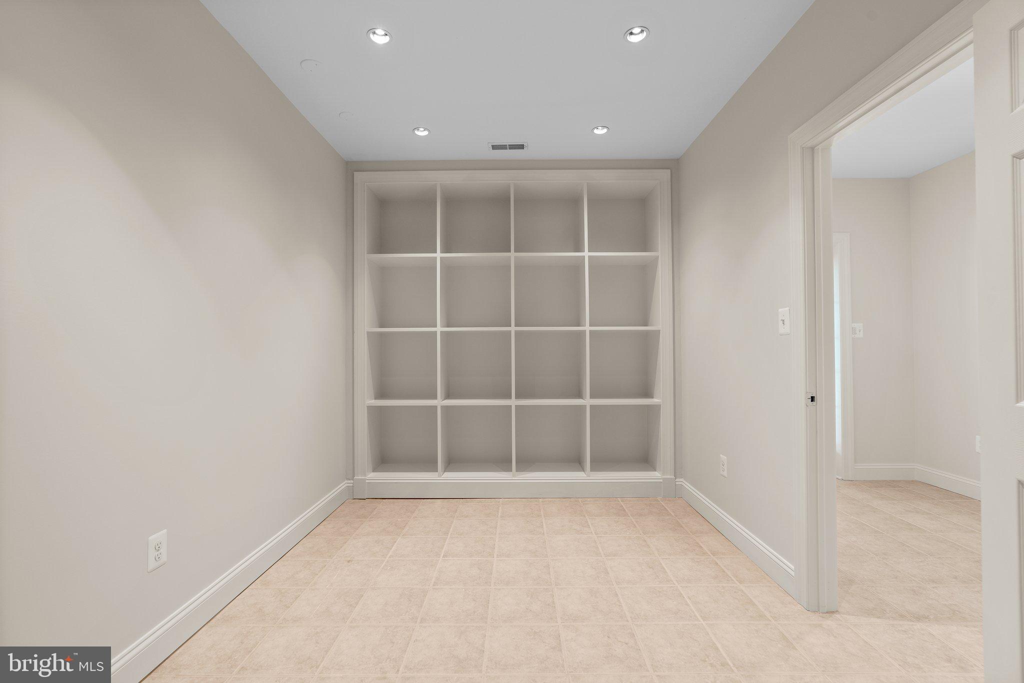 SADDLE RIDGE - Residential