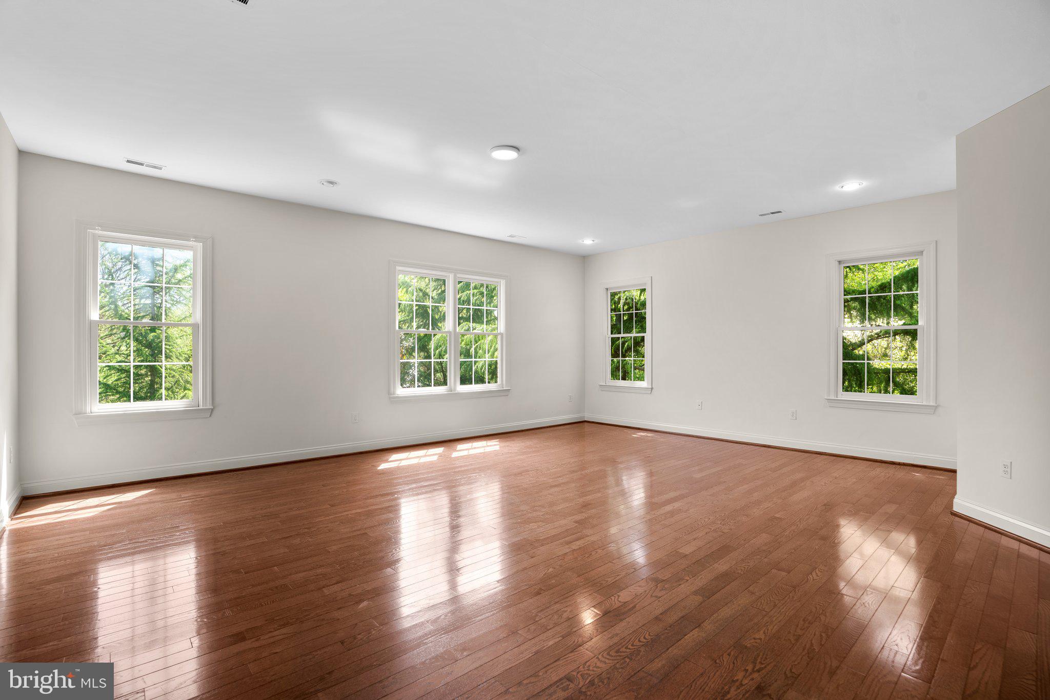 SADDLE RIDGE - Residential