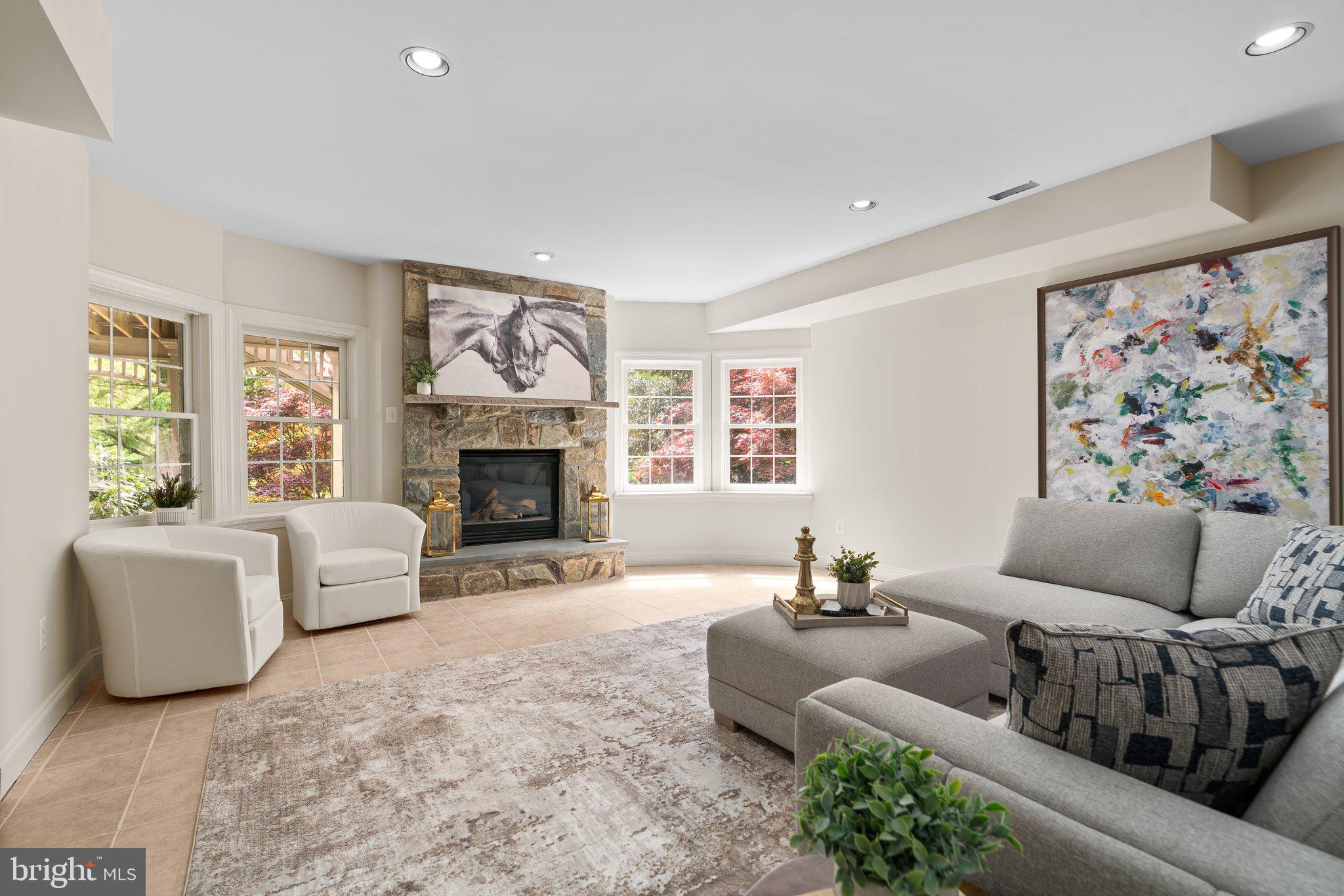 SADDLE RIDGE - Residential